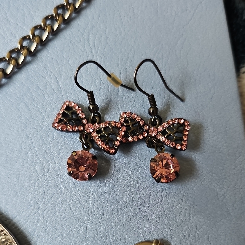 Silver and Pink Jewelry Set - Picture 5 of 8